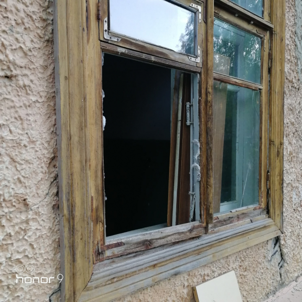 В Ухте бомжи облюбовали аварийный дом на Первомайской, 21