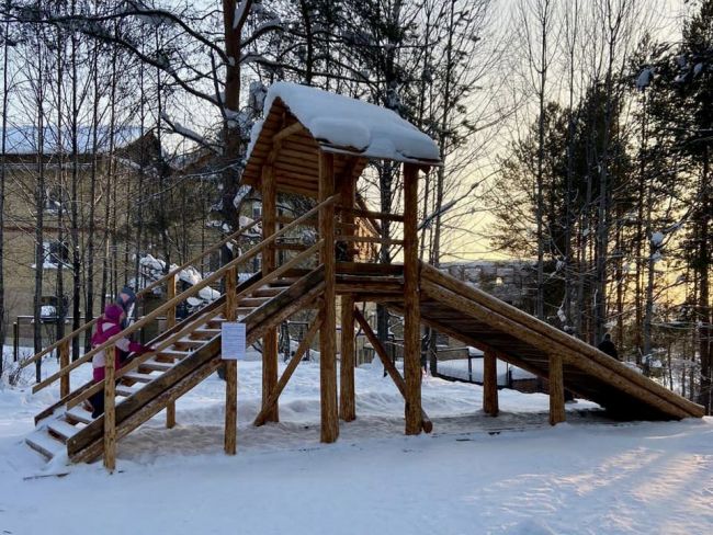 В Детском парке появилась новая деревянная горка Ухта