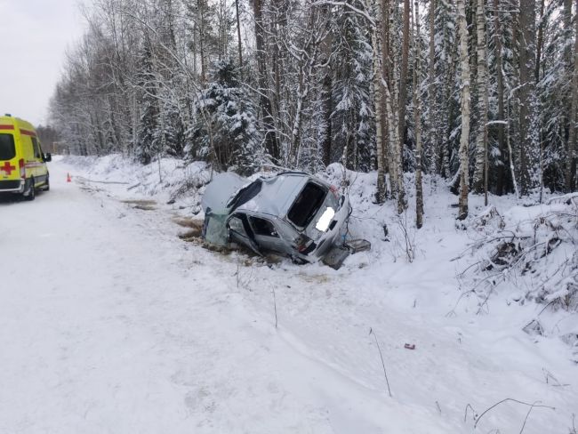 На автодороге Ухта – Троицко–Печорск в результате съезда с дороги Hyundai Getz пострадали три человека