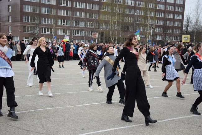 В Ухте после двухлетнего перерыва состоялось долгожданное праздничное шествие выпускников
